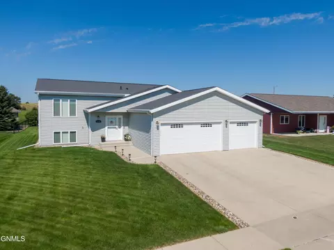 3906 Roosevelt Dr, Bismarck, ND 58503