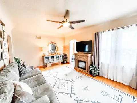 716 3rd Ave W, Williston, ND 58801 photo 2