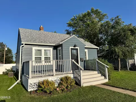 716 3rd Ave W, Williston, ND 58801