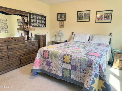 2727 Lexington Dr, Bismarck, ND 58503