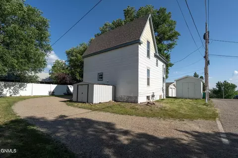 1204 2nd St NW, Mandan, ND 58554