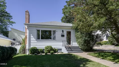 820 1st St, Bismarck, ND 58501
