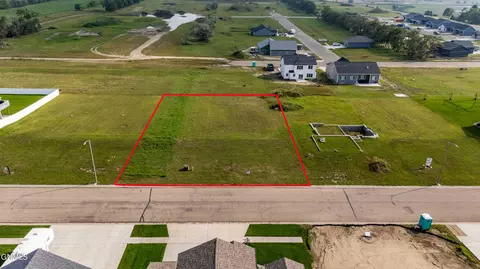 5319 Hendrickson Dr, Bismarck, ND 58504