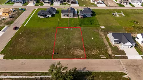 5304 Holmes Dr, Bismarck, ND 58504 photo 1