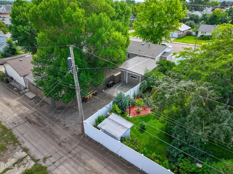View/Area - 714 15th St W, Williston, ND 58801 photo 2 of 2