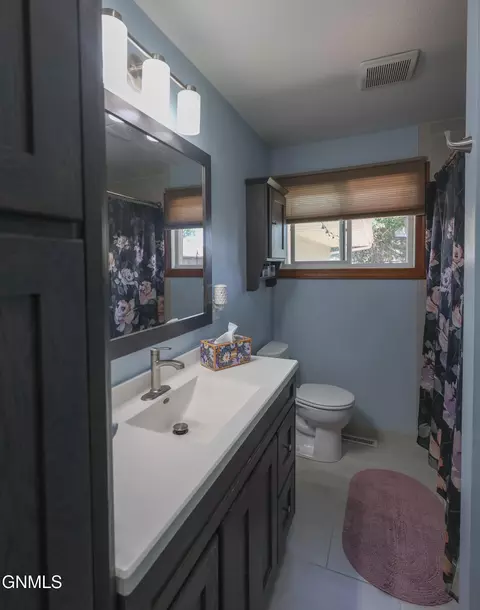 Bath - 714 15th St W, Williston, ND 58801 photo 1 of 3