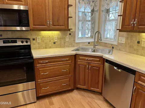 Kitchen - 802 Division St NE, Mandan, ND 58554 photo 3 of 12