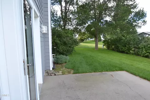 Exterior - 802 Division St NE, Mandan, ND 58554 photo 11 of 12