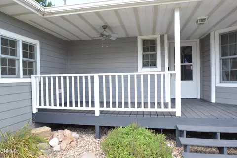 Exterior - 802 Division St NE, Mandan, ND 58554 photo 2 of 12