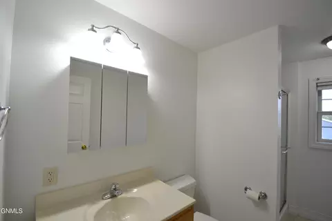 Bath - 802 Division St NE, Mandan, ND 58554 photo 7 of 10