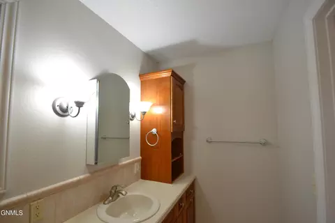 Bath - 802 Division St NE, Mandan, ND 58554 photo 5 of 10