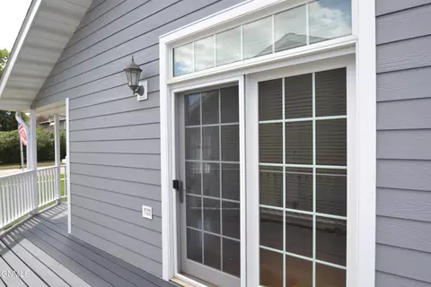 Exterior - 802 Division St NE, Mandan, ND 58554 photo 7 of 12
