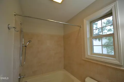 Bath - 802 Division St NE, Mandan, ND 58554 photo 4 of 10