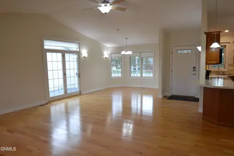 Living - 802 Division St NE, Mandan, ND 58554 photo 9 of 13