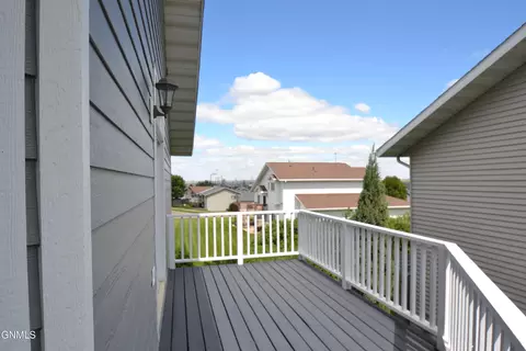 Exterior - 802 Division St NE, Mandan, ND 58554 photo 6 of 12