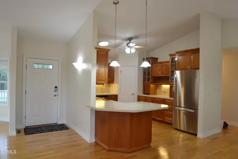 Kitchen - 802 Division St NE, Mandan, ND 58554 photo 7 of 12