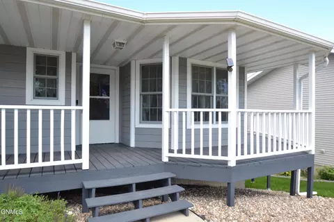 Exterior - 802 Division St NE, Mandan, ND 58554 photo 3 of 12
