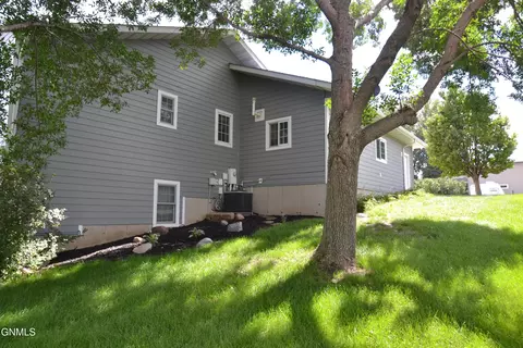 Exterior - 802 Division St NE, Mandan, ND 58554 photo 5 of 12