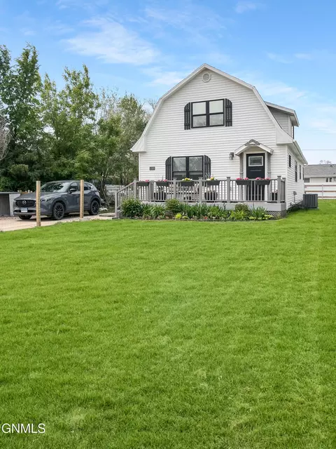 1519 4th Ave W, Williston, ND 58801