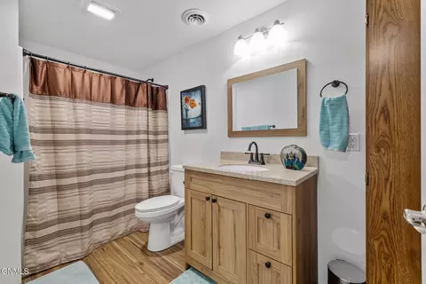 Bath - 3104 28th Ave W, Williston, ND 58801 photo 3 of 3
