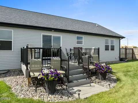 Exterior - 3104 28th Ave W, Williston, ND 58801 photo 3 of 4
