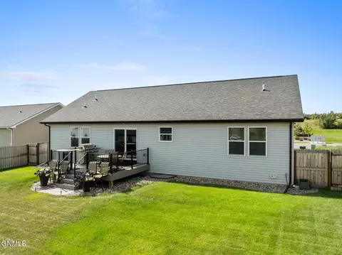 Exterior - 3104 28th Ave W, Williston, ND 58801 photo 2 of 4