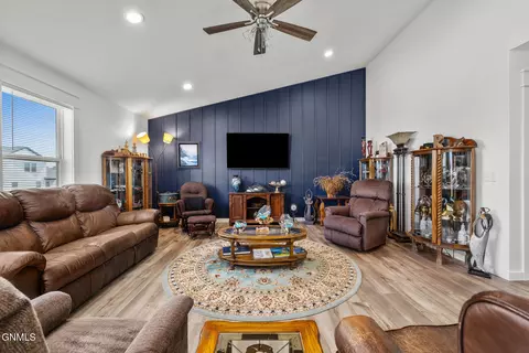 Living - 3104 28th Ave W, Williston, ND 58801 photo 1 of 3
