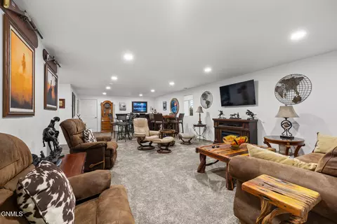 Living - 3104 28th Ave W, Williston, ND 58801 photo 3 of 3