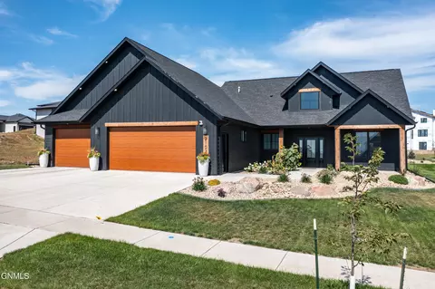 2102 Tule Ln, Bismarck, ND 58503