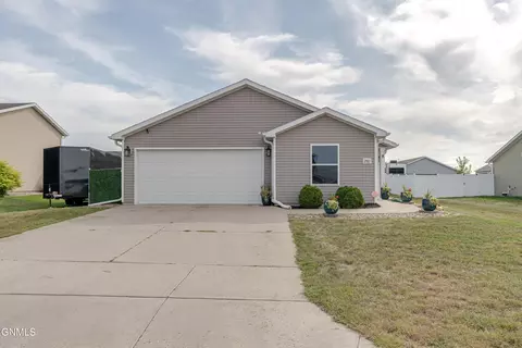 2965 Finley St, Lincoln, ND 58504