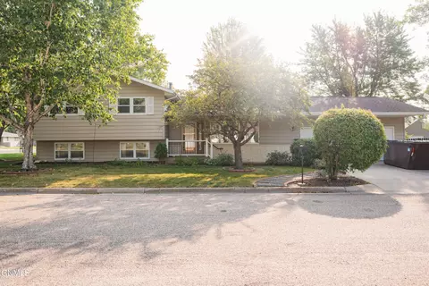 122 18th Ave NE, Jamestown, ND 58401