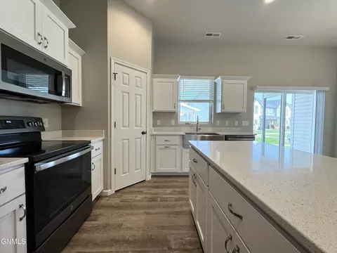 114 Kenner Loop, Bismarck, ND 58504 photo 24