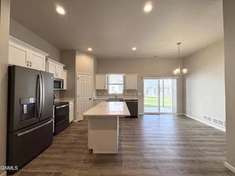 114 Kenner Loop, Bismarck, ND 58504 photo 22