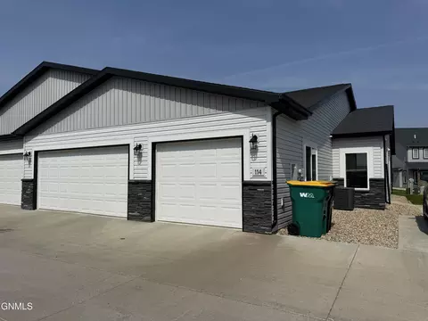 114 Kenner Loop, Bismarck, ND 58504 photo 2