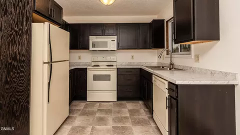 Kitchen - 121 Interstate Ave E, Bismarck, ND 58503 photo 6 of 9