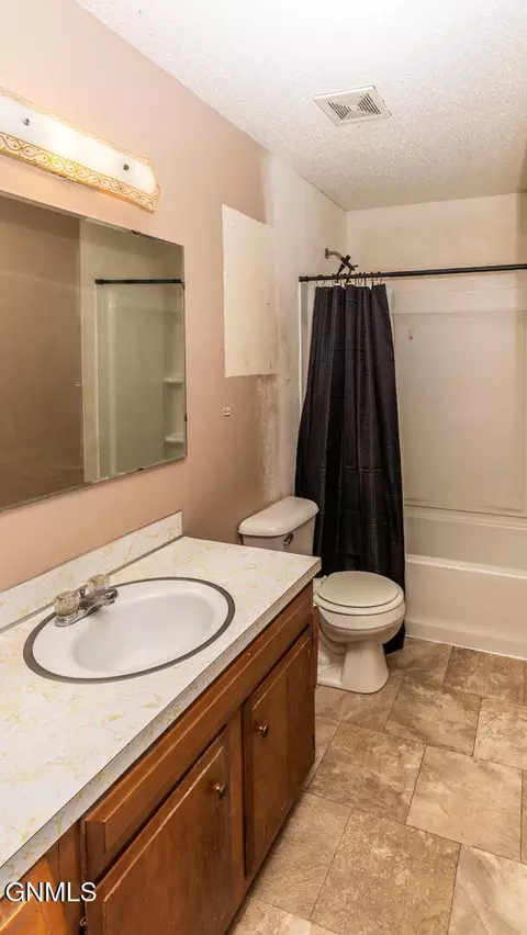 Bath - 121 Interstate Ave E, Bismarck, ND 58503 photo 7 of 7