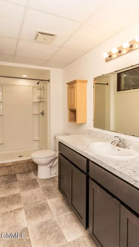 Bath - 121 Interstate Ave E, Bismarck, ND 58503 photo 4 of 7