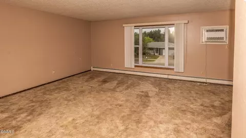 Living - 121 Interstate Ave E, Bismarck, ND 58503 photo 5 of 9
