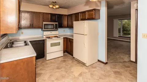 Kitchen - 121 Interstate Ave E, Bismarck, ND 58503 photo 8 of 9
