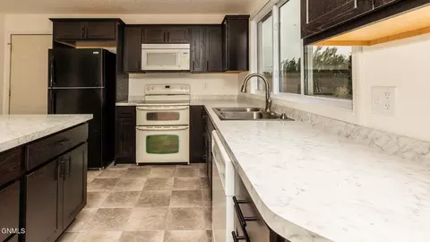 Kitchen - 121 Interstate Ave E, Bismarck, ND 58503 photo 4 of 9
