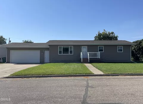 268 2nd St N, Carrington, ND 58421