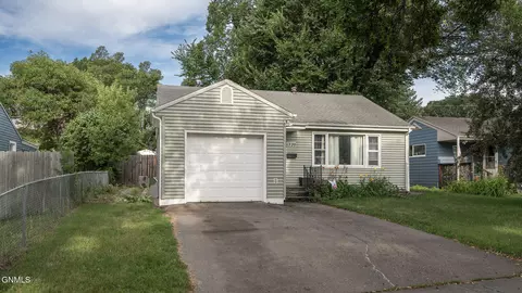 1220 N 16th St, Bismarck, ND 58501