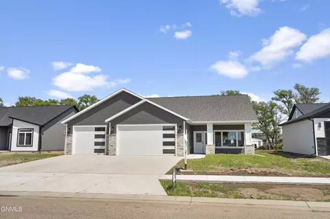 511 Mehrer Dr, Bismarck, ND 58504