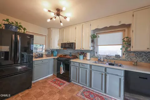 Kitchen - 505 12th Ave W, Williston, ND 58801 photo 1 of 2
