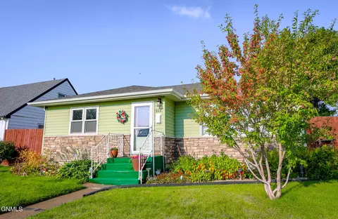 505 12th Ave W, Williston, ND 58801