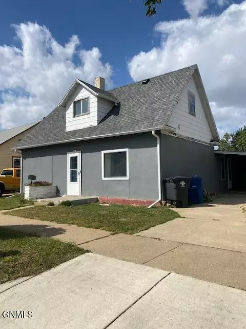 430 1st St SW, Dickinson, ND 58601