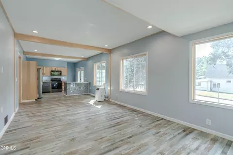 701 N 9th St, Bismarck, ND 58501 photo 8