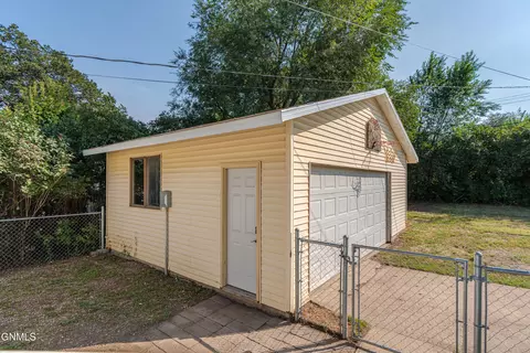 701 N 9th St, Bismarck, ND 58501 photo 3