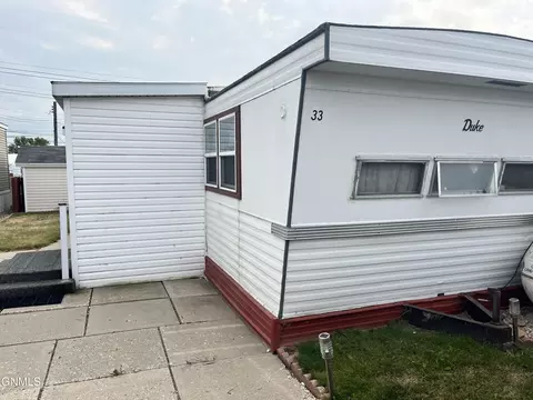 33 Eastside Trlr Ct, Jamestown, ND 58401