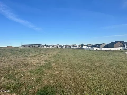 421 Marble Dr, Bismarck, ND 58503 photo 7